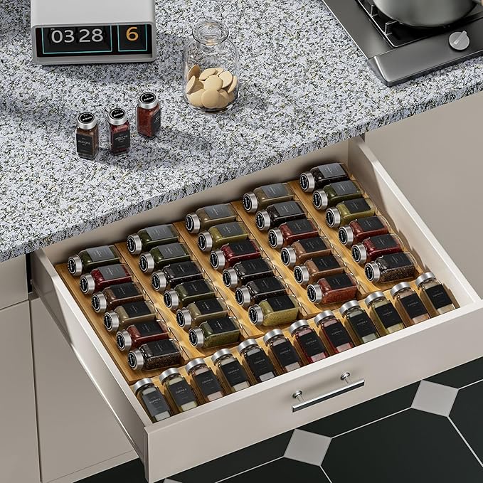 6 Pcs Glass Spice Jars with Lids, 4oz spice jars with label, seasoning containers Set, Comes with spice bottle caps, Silicone Collapsible Funnel,chalk, for Spice Rack, Cabinet, Drawer